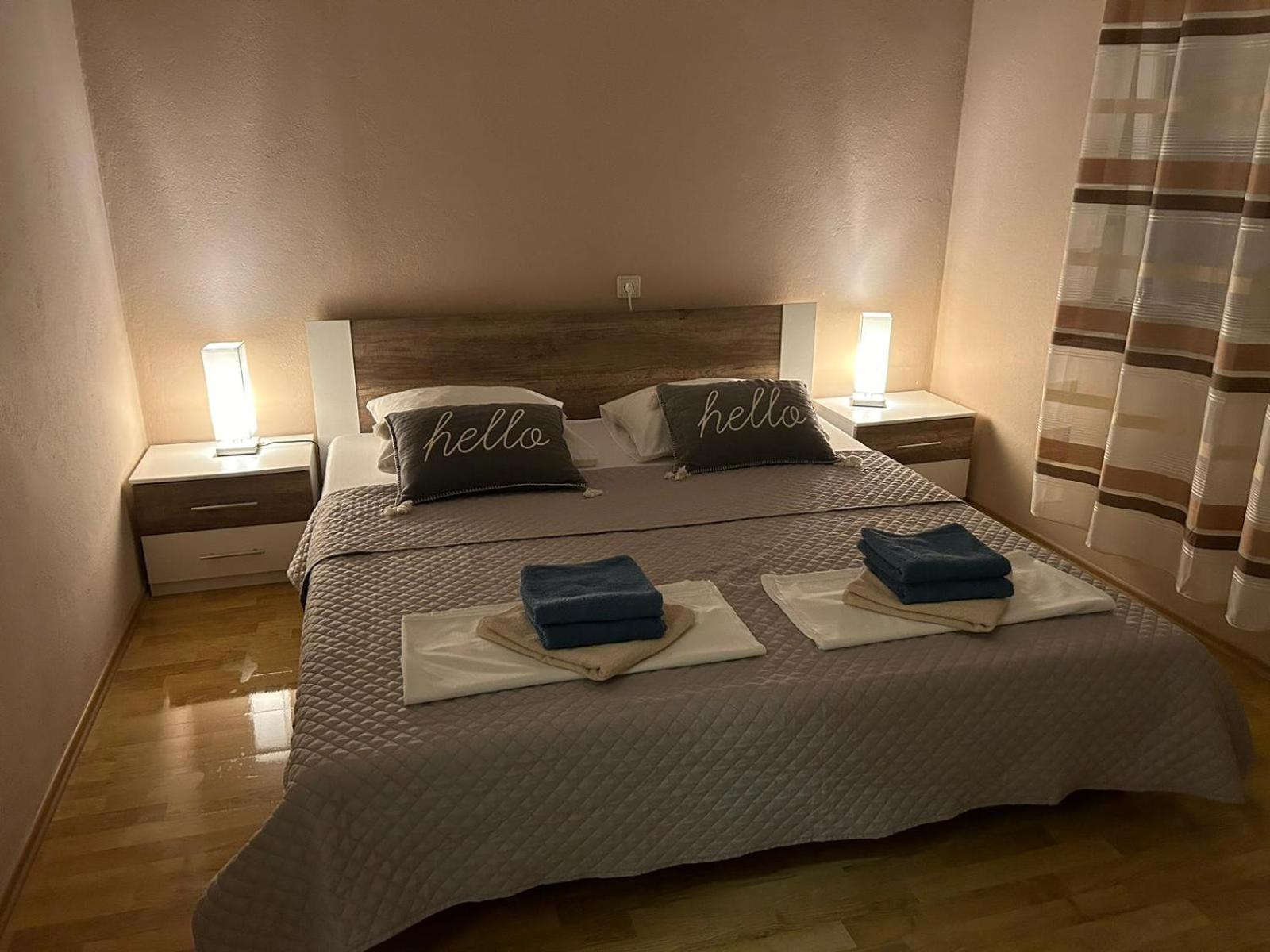 Apartmani Deni 茨里克韦尼察 外观 照片