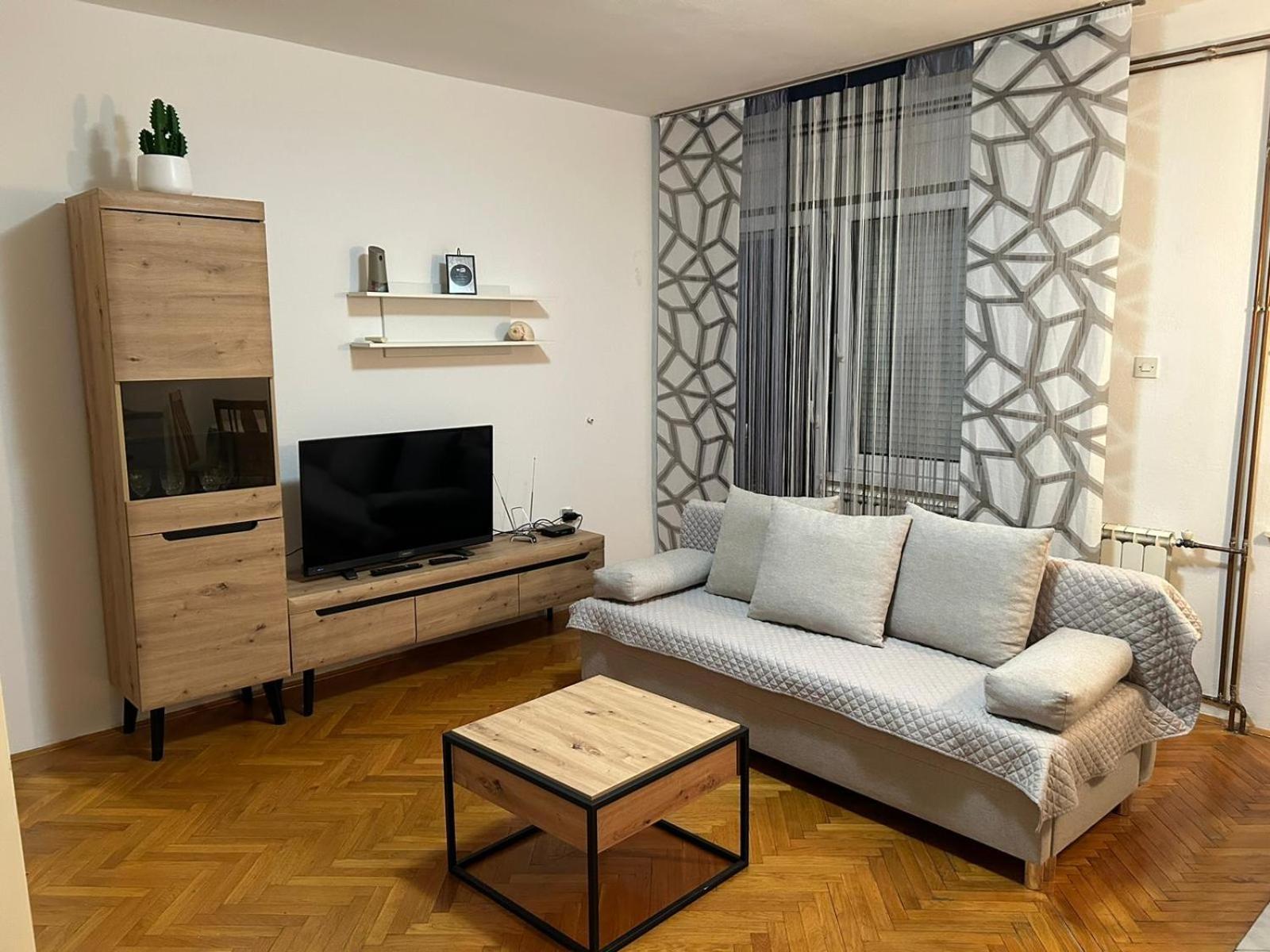 Apartmani Deni 茨里克韦尼察 外观 照片